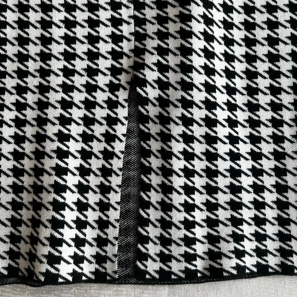 Houndstooth Knit Set - Picture 4 of 7